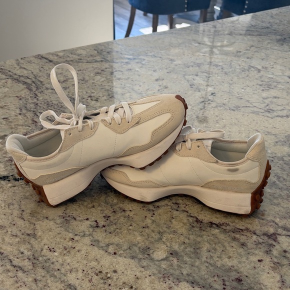 New Balance 327 Off-White Athletic Shoes - Picture 3 of 9